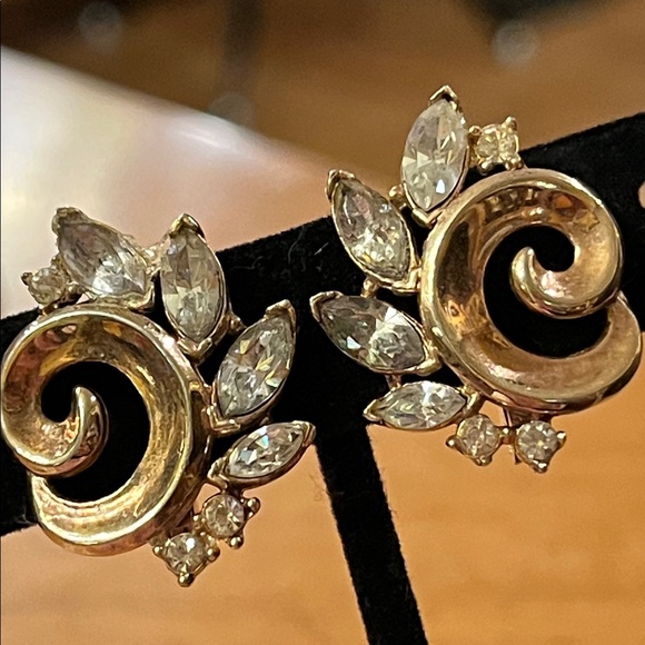 Vintage crown Trifari faceted Crystal rhinestones clip on earrings - Picture 2 of 13